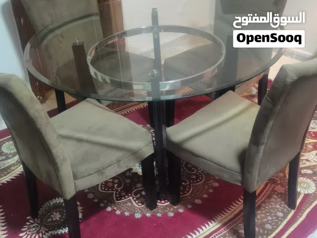 طاولة طعام زجاج مع اربع كراسي