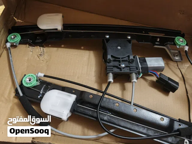 منظم نافذة السيارة (Window Regulator). وهو جهاز ميكانيكي مسؤول عن رفع وخفض زجاج نافذة السيارة.