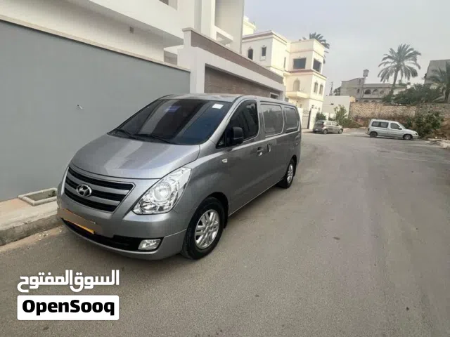 2017 هيونداي H1 Standard