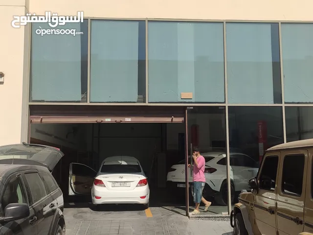 ورشة صيانة السيارات جاهزة مع كل المعادن