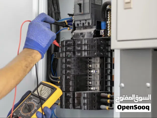 فني كهربائي وصيانة وتركيب كاميرات وتمديدات كهربائية كل ما يلزم الكهرباء والديكور شغل متقن ودقه