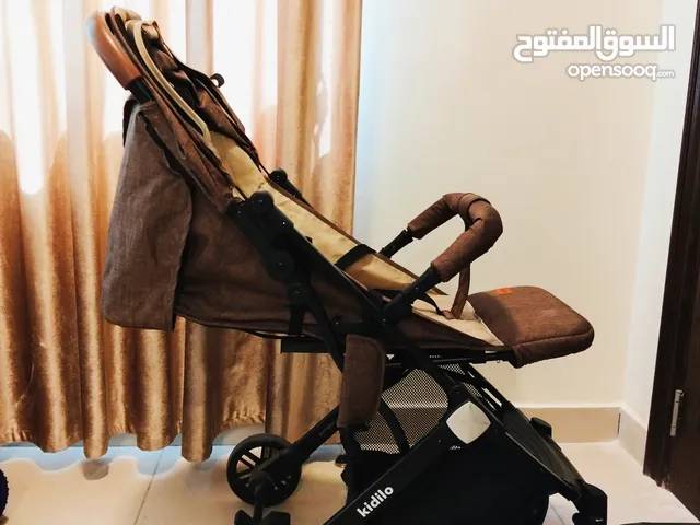 عرباية شارع للأطفال تتحول تخت قابله للطي -نوع كيدلو استخدم شهرين تتسع لطفليين