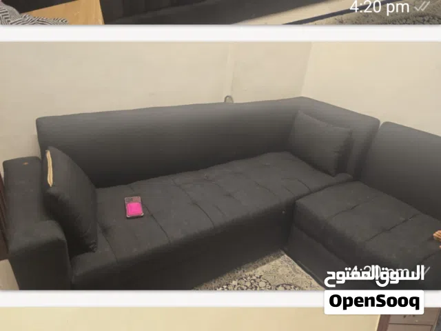 كنب للبيع ينفع لصالة صغيرة 4×3 3 قطع ممتازة لون اسو الاسفنج ممتاز جدا لكن يوجد بعض البقع على الكنب