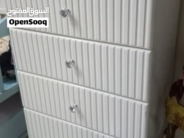 للبيع: قطعة ديكور وأناقة (خزانة أدراج مودرن)