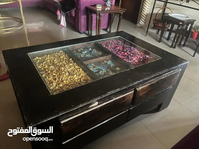 طاولة وسط خشب زان نظيفة و ثقيلة اربع جوارير ع الداير للبيع
