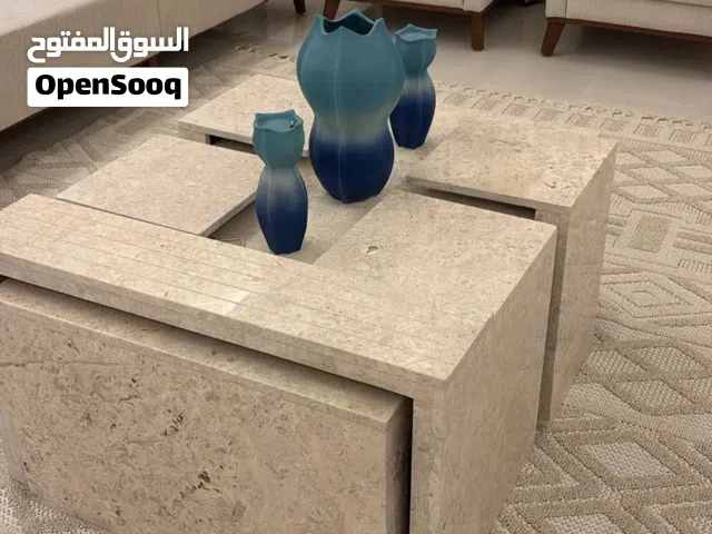طاولتين رخام كل طاولة تتكون من ست قطع طاولات