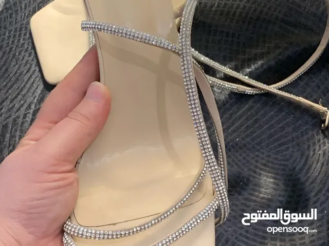 حذاء نسائي كعب