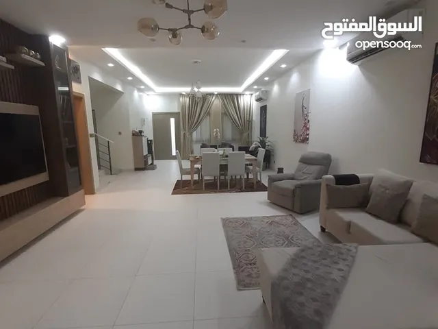 للإيجار فيلا راقية شامل مفروشة في مدينة حمد للوزي villa for rent with EWA in Hamad Town