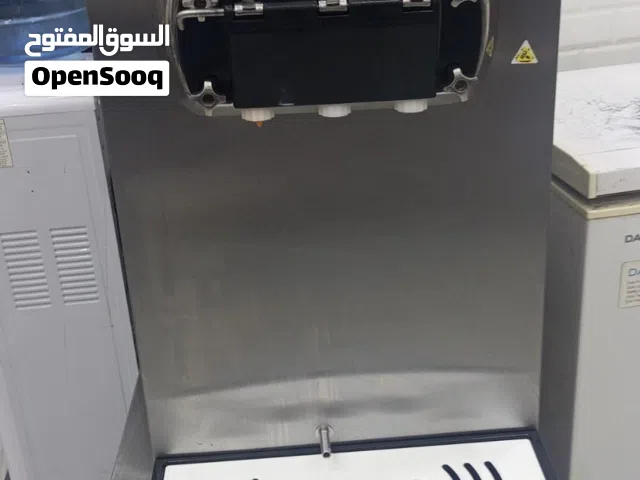 مكينة ايس كريم باسمو شبه جديدة استعمال خفيف ، داخل الضمان