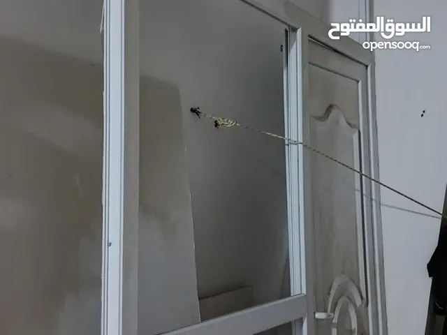 قاطع مع باب ارتفاع 3 ونص متر وعرض مترين للبيع