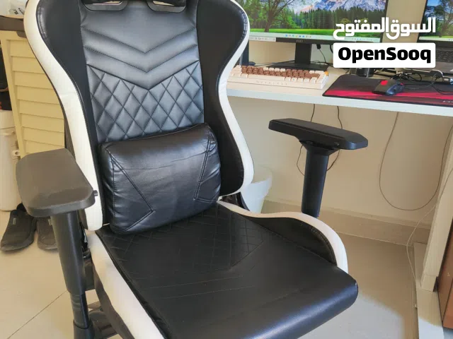 Gaming chair (Excel) black and white - كرسي جيمنج اللون أسود وأبيض