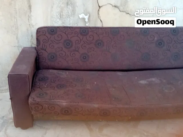 كنبة سرير وطاولة تلفزيون