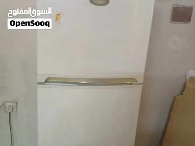 ثلاجة للبيع وطباخة