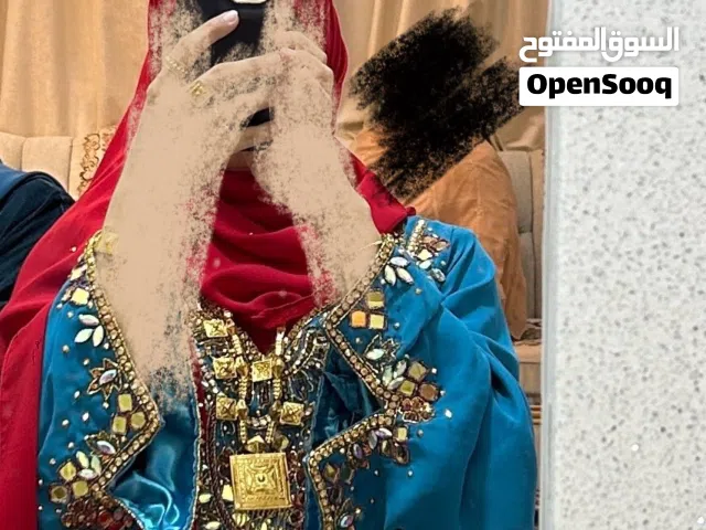 لبسة بقصة كلوش من حساب المصممة توبازنا بـ17 ريال وإذًا مع شيلة 20 ريال