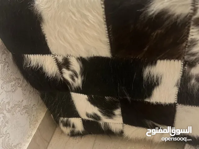 للبيع كرسي شعر بقره الأصلي و أحذيه