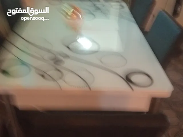 طاولة سفرة بحالة جيدة للبيع