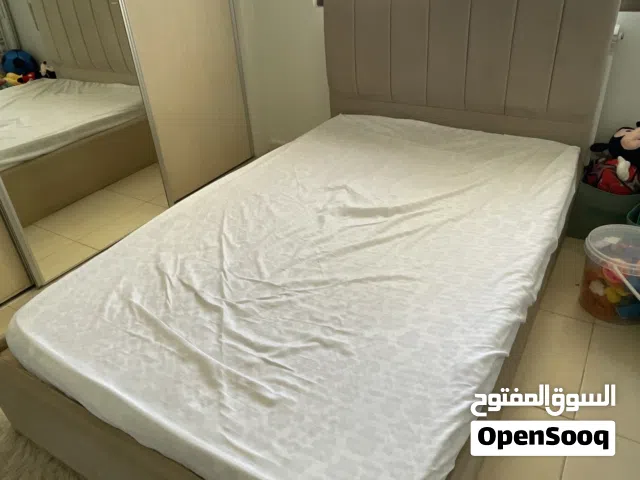 تخت مفرد ونص للبيع