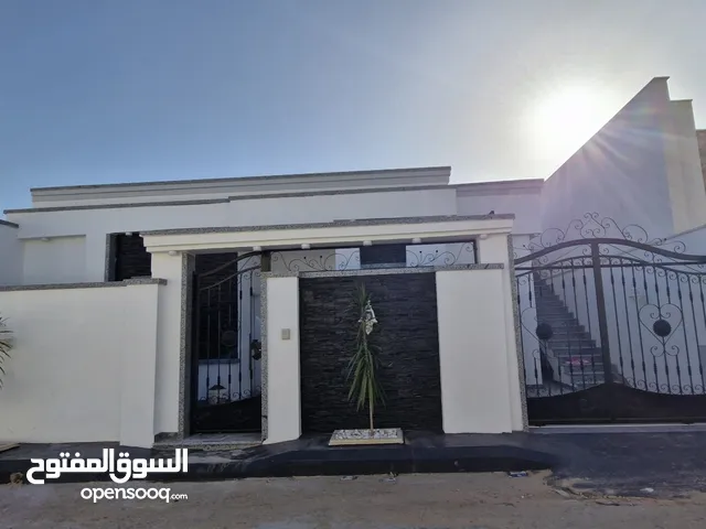 179 m2 4 Bedrooms Townhouse for Sale in Tripoli Ain Zara