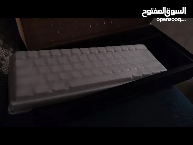 ماوس وكيبورد گيمينگ مغناطيسي للبيع الكيبورد ب 50 والماوس ب 70 وبيهن مجال للطيبين . اقره الوصف مهم