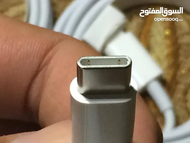 وصلات ايفوم الاصلي مختومات بشعار ابل وسيريل نبر