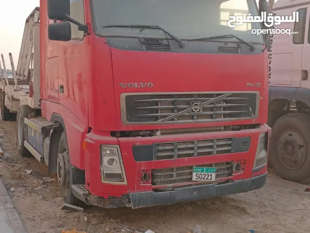 للبيع فولفو موديل 2004 حالتها ممتازة قير توماتيك مع السطحة تواير جداد تم تركيبهم من اسبوعين