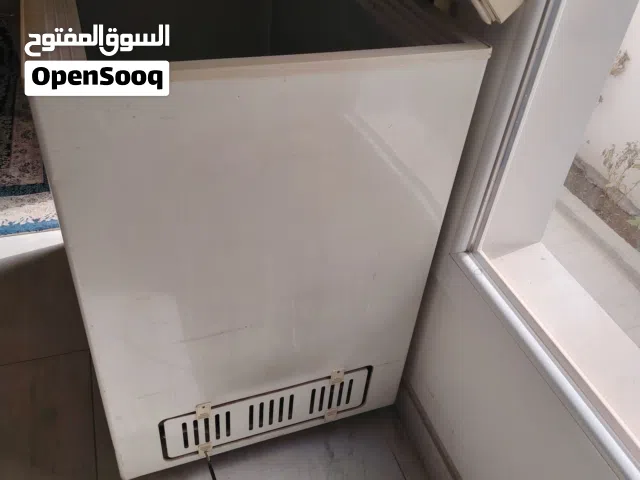 فريزر للبيع واسعه وتشتغل بس يحتاج تغير الغاز