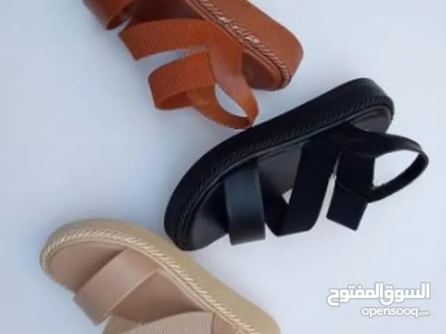 صنادل نسائية جديدة