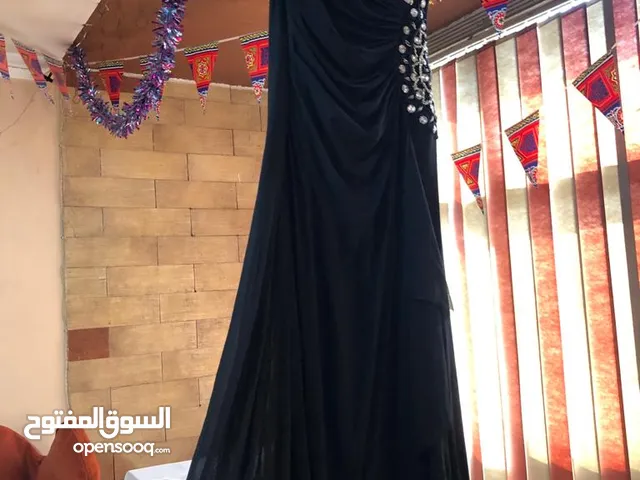 2 فستان اسود وبنى سواريه اتلبس مره واحده