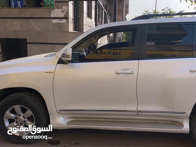 للبيع تويوتا برادو 2015 ذات علامه تجاريه مميزه في سوق السيارت