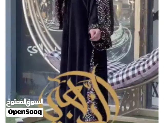 عباي مخمل قطعتين كم السعر 12 دينار