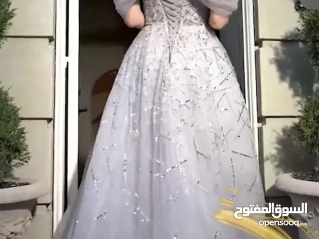 فستان خطوبة للبيع