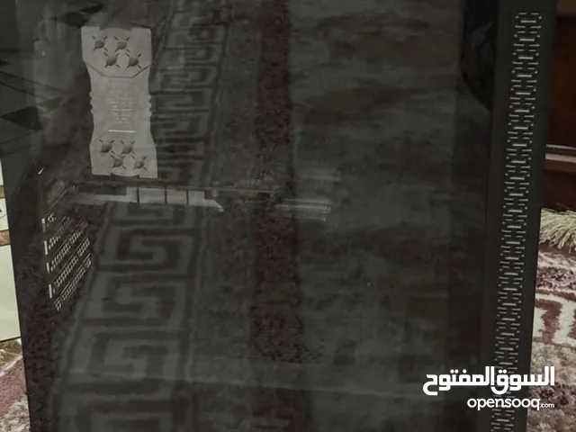 بيسي نظيف موس كيبورد وإضافة إلى يد سوني4 ومع طاوله واذا تبا كرسي 150 درهم زياده و قابل للتفاوض