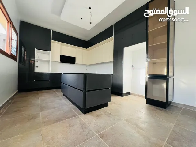 معرض الراقي لصناعة وتركيب مطابخ تركيةً وغرف النوم وتلبية خدمات اصحاب المحلات من صيدليات وغيرها