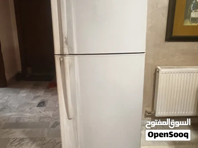 ثلاجة هيتاشي بحالة الوكالة 522 لتر بعمرها ما تصلحت تم تعبئها غاز قبل سنة