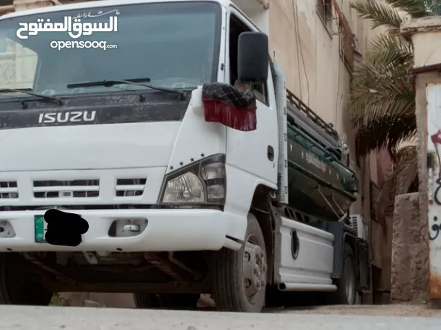 تنك ماء ايسوزو للبيع موديل 2008 ماتور46 فحص 4جيد  كوشوك جديد بربيش40متر مقسم 2متر و4متر مرخصه لشهر11