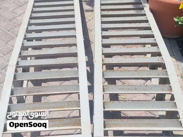 سكلة لرفع السيارات وقت التصليح