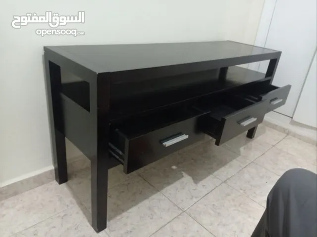 طاولة للتلفاز أو الصالة بخشب دو جودة عالية و لون أسود