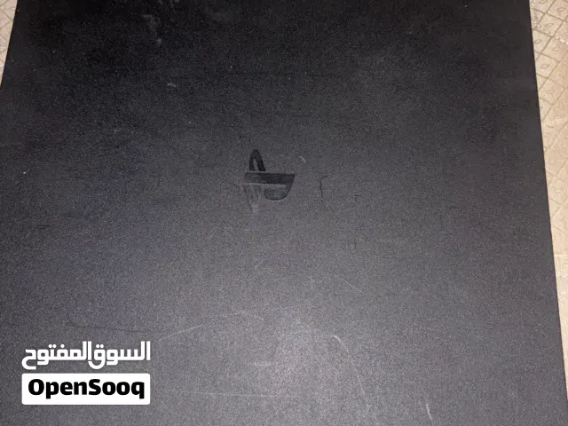للبيع سوني بلاستيشن 4 سليم 1Tمع يده وحده مع وايراتها اغراضه كامل قابل للمساومة السعر 40