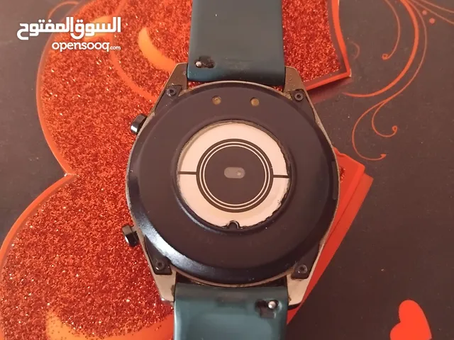 ساعه ذكيه بحاله ممتازه كامله مكمله GT2
