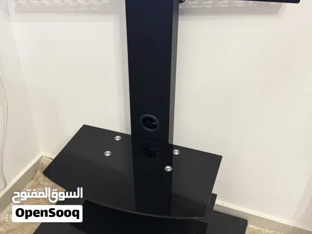 طاولة شاشة مستعملة لونها اسود