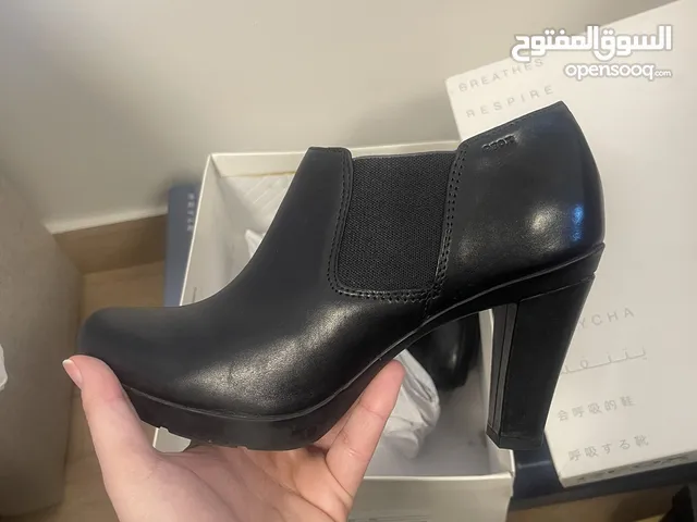 Black With Heels in Amman