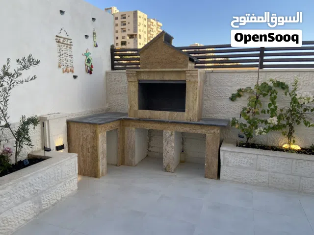 شقة ارضية مميزة بمساحة كلية 310 متر جديدة
