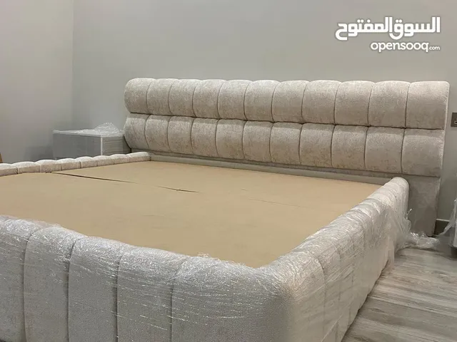 سرير نوم لشخصين تصميم عصري و راقي بجودة عالية