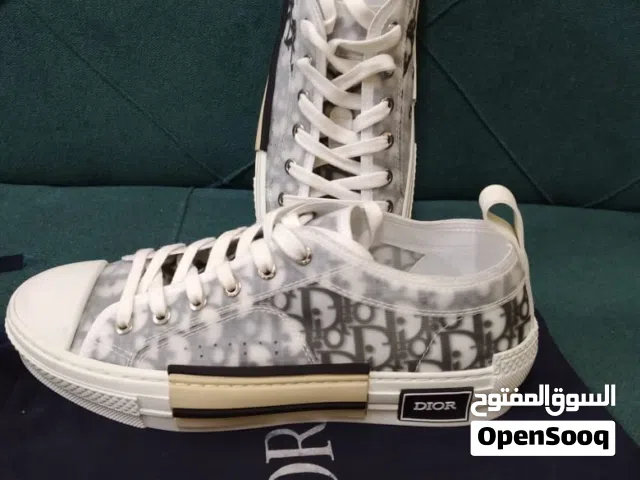 B23 League Low-Top Sneaker