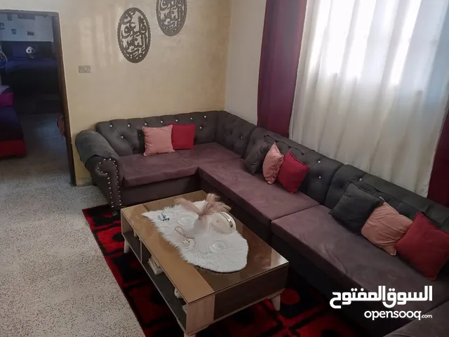 شقه طابق ثاني للبيع بالوحدات بسعر مغري مكونه من 3 غرف صاله مطبخ حمام حوش لتواصل على الرقم 079