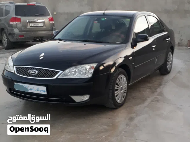 2004 فورد مونديو Standard