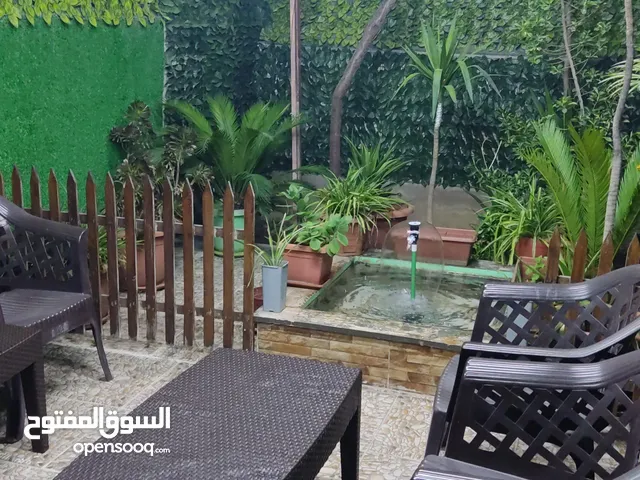 منزل مستقل للبيع الزرقاء شارع الثلاثين بسعر مغري
