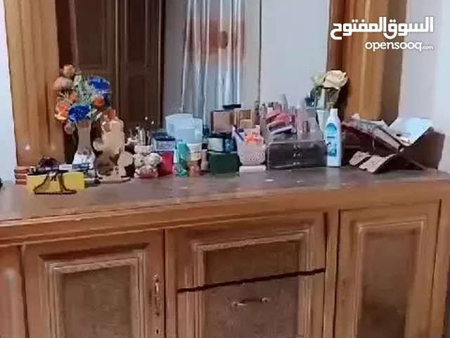 البيع سعره 500الف وبيه مجال