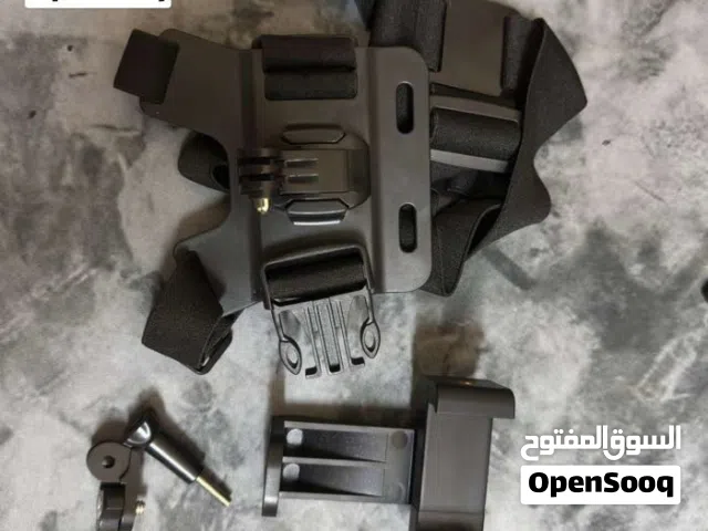 حامل الهاتف او الكامره الجو برو يلبس على الجسم.