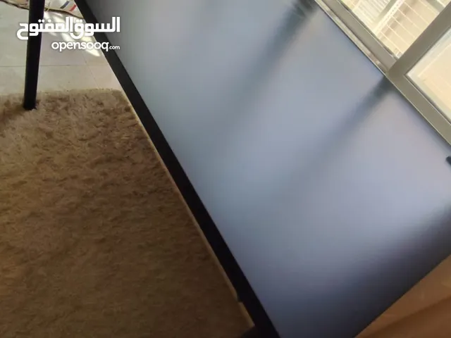 مكتب أو طاولة جيمينج للبيع بحالة ممتازة